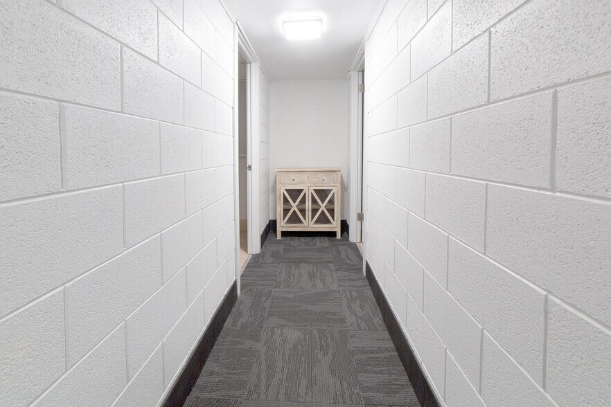 635 Fairfax St, Altoona, WI for sale - Interior Photo - Image 2 of 16