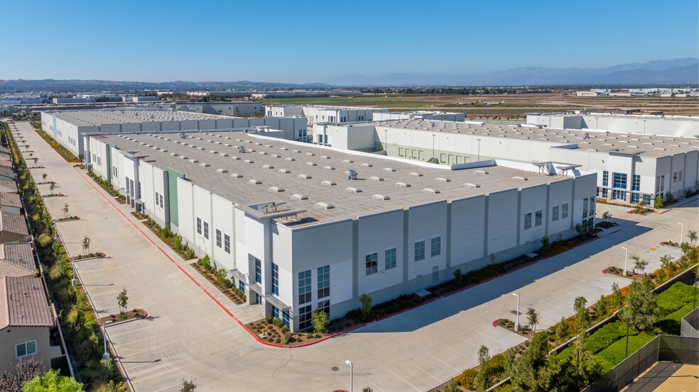 15881 Terminal Ct, Chino, CA for lease - Building Photo - Image 1 of 16