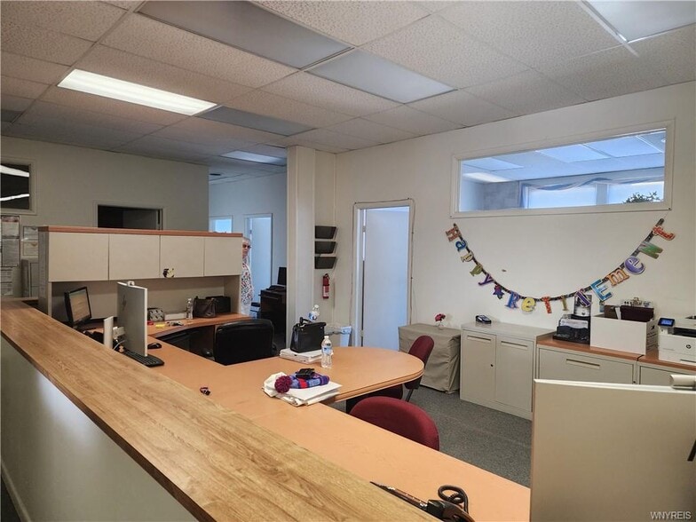 534 Main St, Medina, NY for lease - Interior Photo - Image 2 of 6