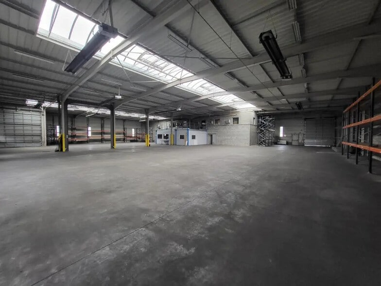 Flex in Genas for lease - Interior Photo - Image 2 of 7