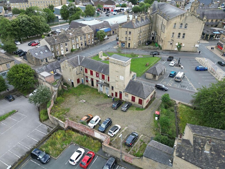 Former Elland Municipal Offices Southgate Elland, Elland for sale - Building Photo - Image 2 of 9