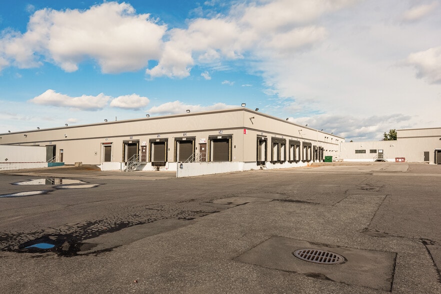 2040-2596 Autoroute 440, Laval, QC for sale - Building Photo - Image 1 of 1