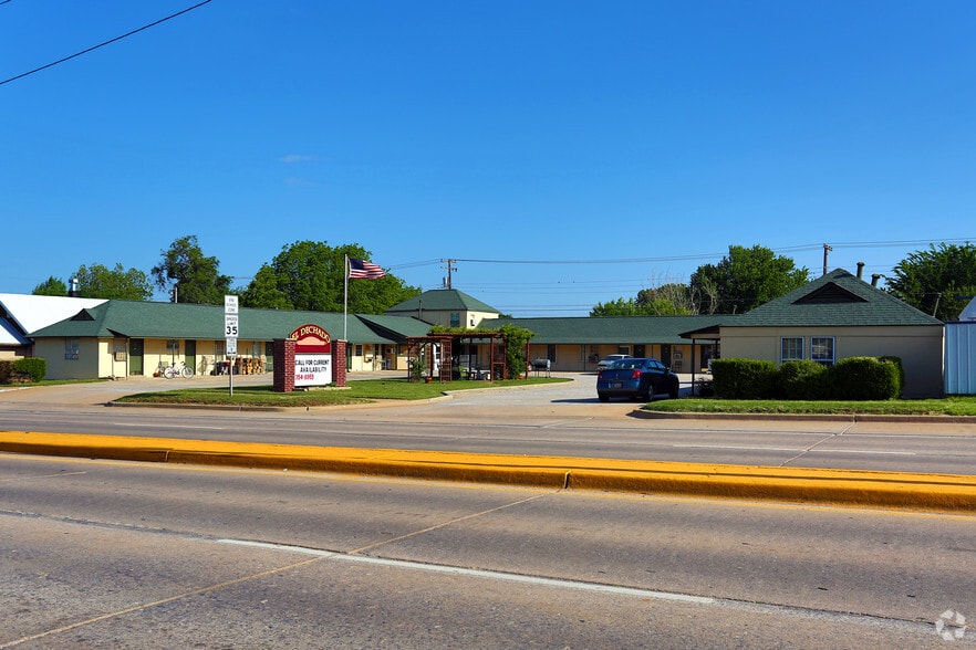 925 W Main St, Yukon, OK 73099