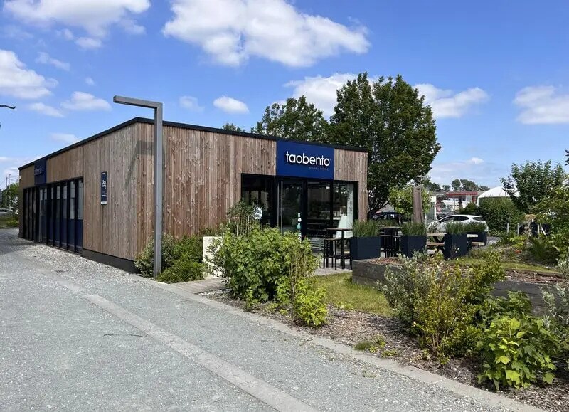 Retail in Pessac for lease - Building Photo - Image 2 of 4