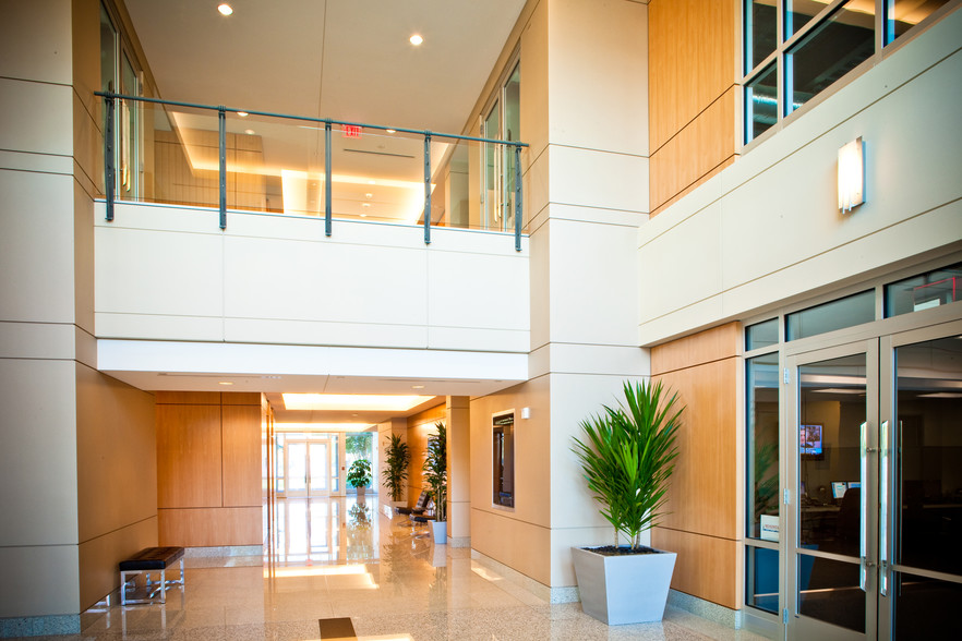 20130 Lakeview Center Pl, Ashburn, VA for lease - Lobby - Image 2 of 6