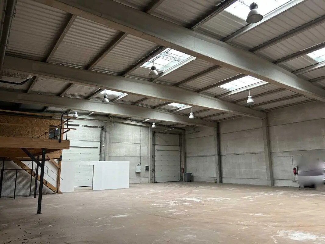 Office in Orchies for lease Interior Photo- Image 1 of 6