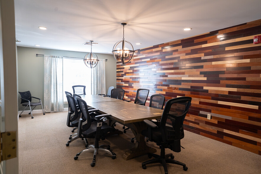 10310 Bailey Cove Rd SE, Huntsville, AL for sale - Interior Photo - Image 2 of 9