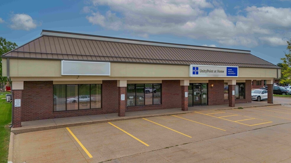 290-298 Blairs Ferry Rd NE, Cedar Rapids, IA for sale - Building Photo - Image 3 of 14