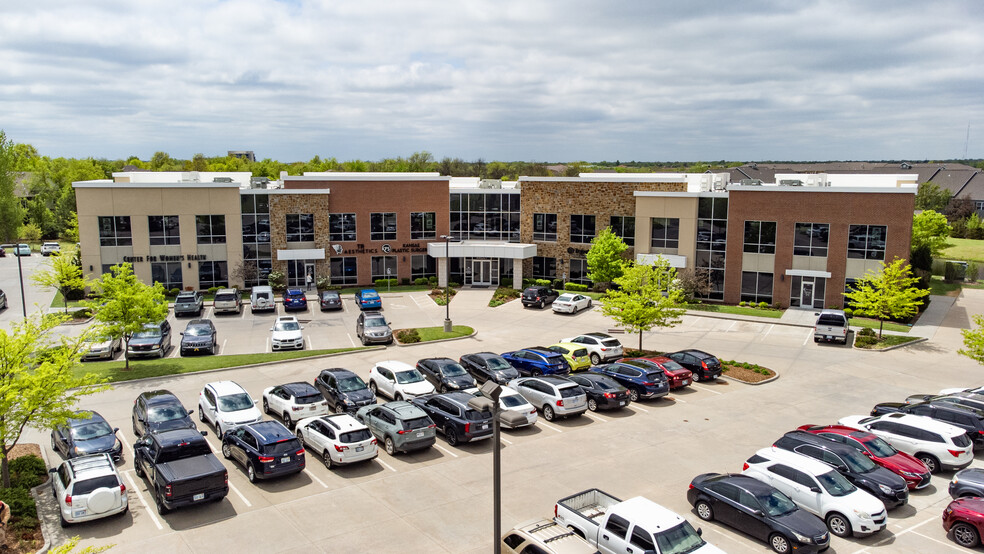 10111 E 21st St N, Wichita, KS for lease - Building Photo - Image 1 of 13