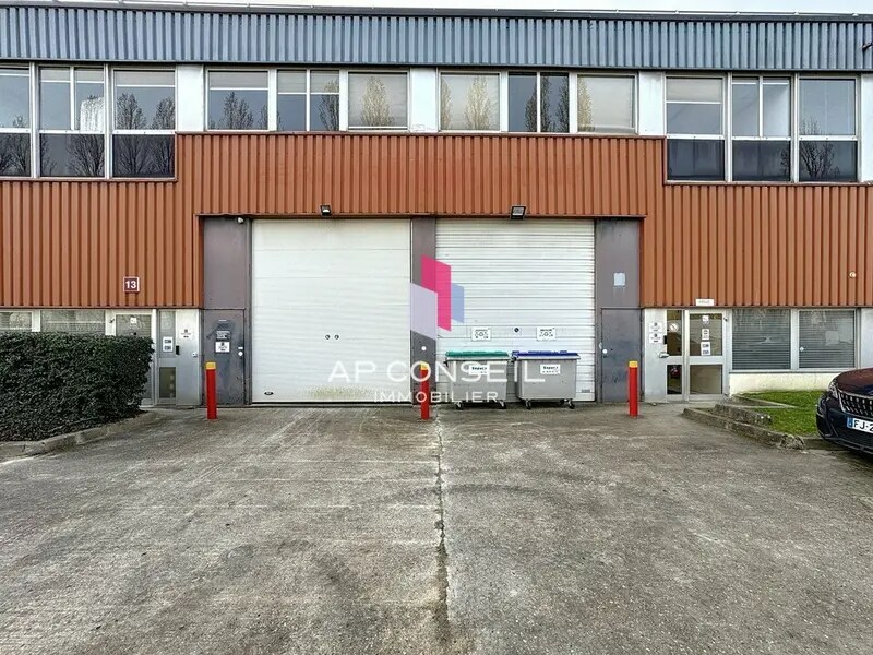 Flex in Trappes for lease Building Photo- Image 1 of 5
