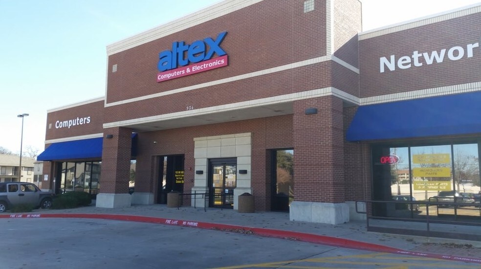 900 E Copeland Rd, Arlington, TX 76011