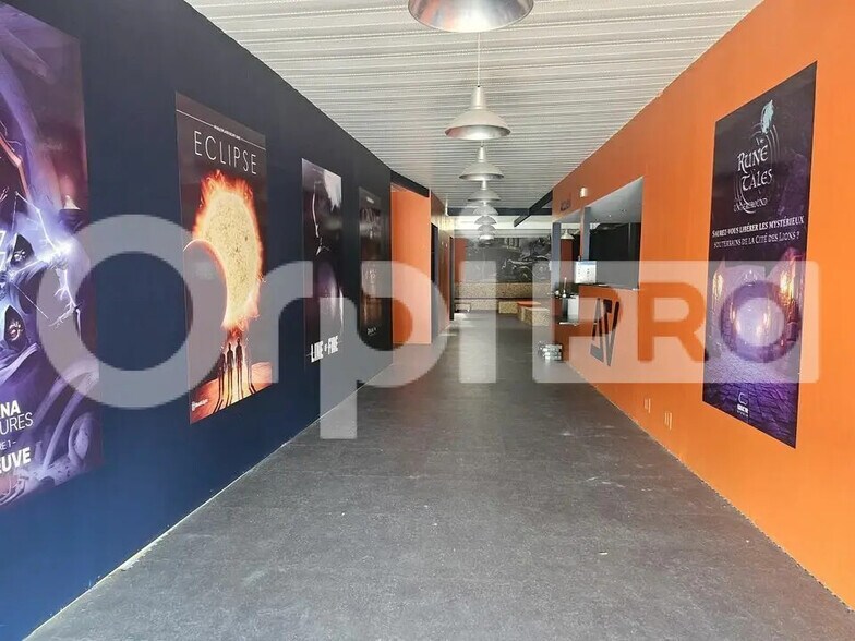 Retail in Tinqueux for lease - Building Photo - Image 2 of 5