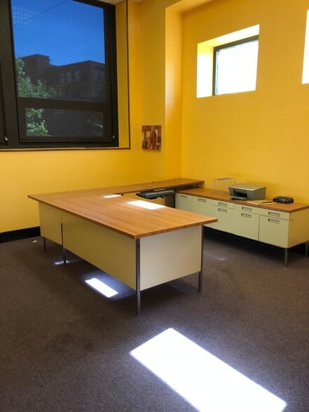 402 Chandler St, Jamestown, NY for sale - Interior Photo - Image 2 of 26