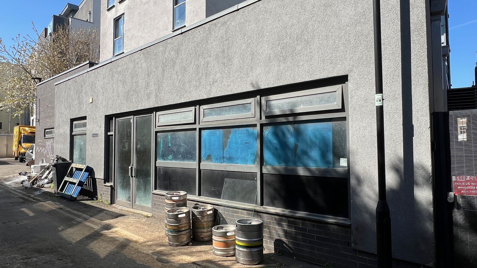 75 Edgeley Ln, London for lease Primary Photo- Image 1 of 3