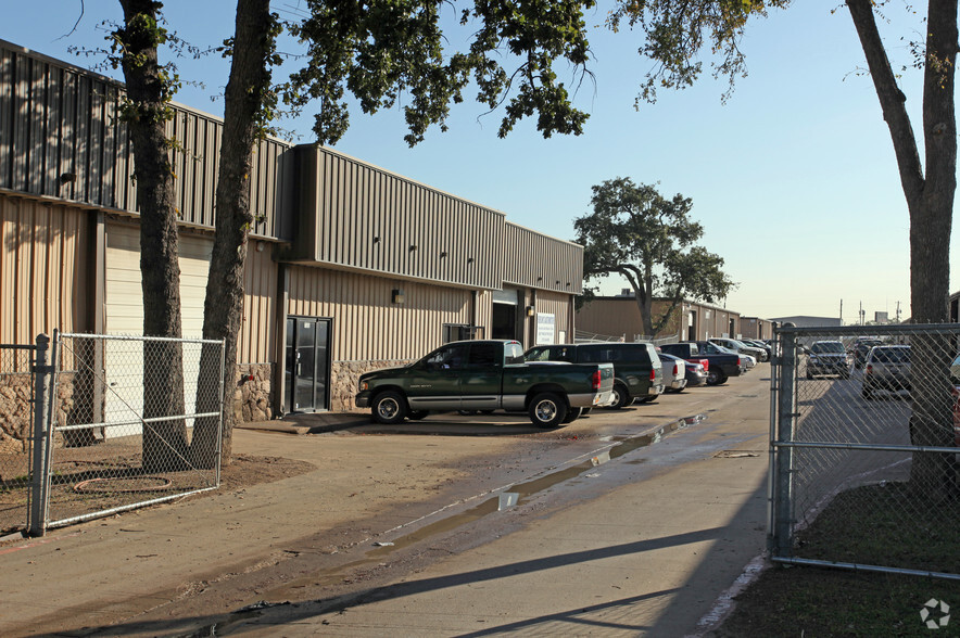 10312 Bickham Rd, Dallas, TX for lease - Building Photo - Image 3 of 3