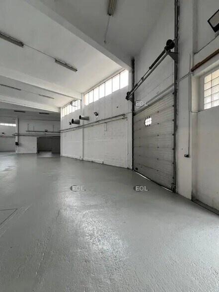 Flex in Marseille for sale - Interior Photo - Image 2 of 3