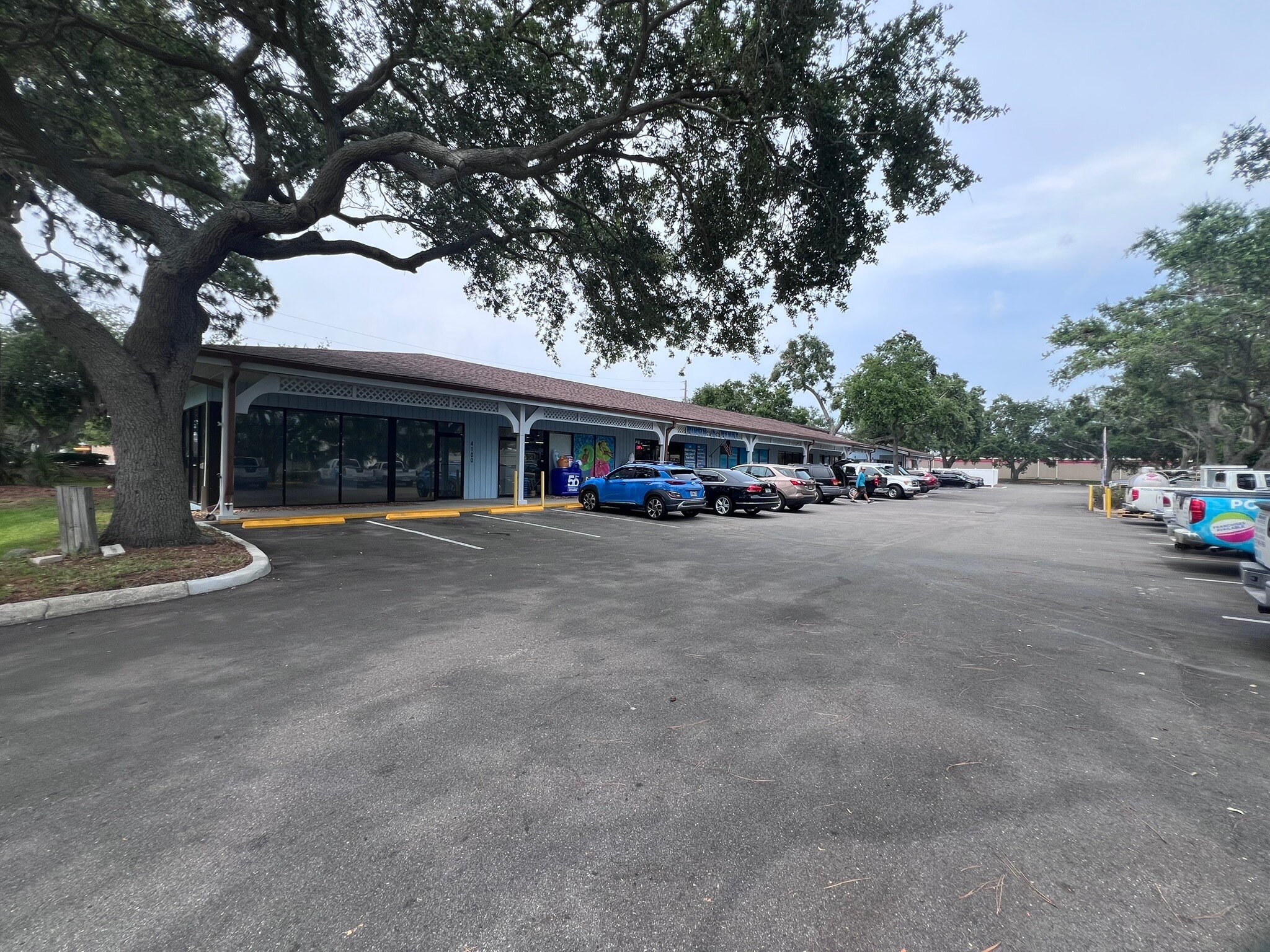 4102 34th St S, Saint Petersburg, FL for lease Building Photo- Image 1 of 7