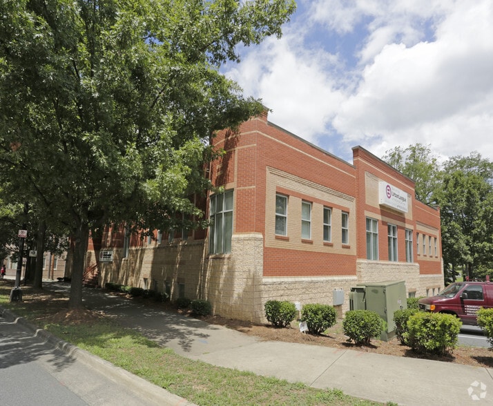 740-748 W 5th St, Charlotte, NC for lease - Primary Photo - Image 1 of 13