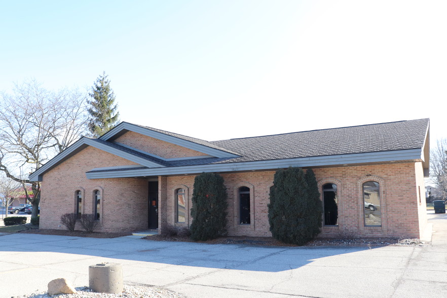 3701 West Rd, Trenton, MI for sale - Building Photo - Image 1 of 1