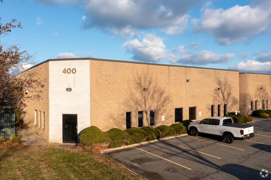 400 Oser Ave, Hauppauge, NY for lease - Primary Photo - Image 1 of 12