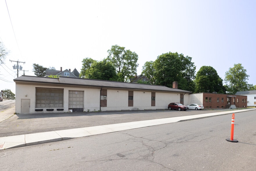141 Grove St, Meriden, CT for lease - Building Photo - Image 1 of 16
