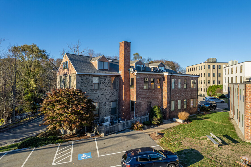 37 Walnut St, Wellesley, MA for lease - Primary Photo - Image 1 of 5