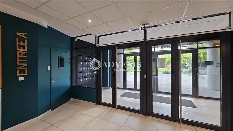 Office in Roubaix for lease - Lobby - Image 3 of 8