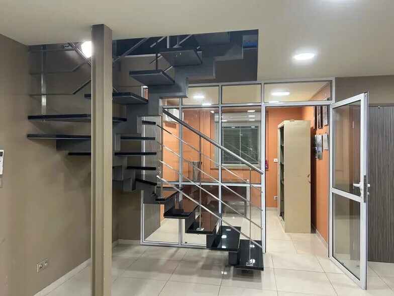Industrial in Riom for sale - Interior Photo - Image 3 of 9