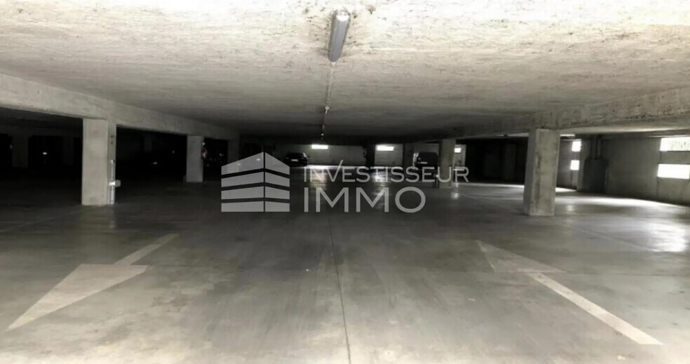 Office in Villeneuve-la-Garenne for lease - Building Photo - Image 3 of 5