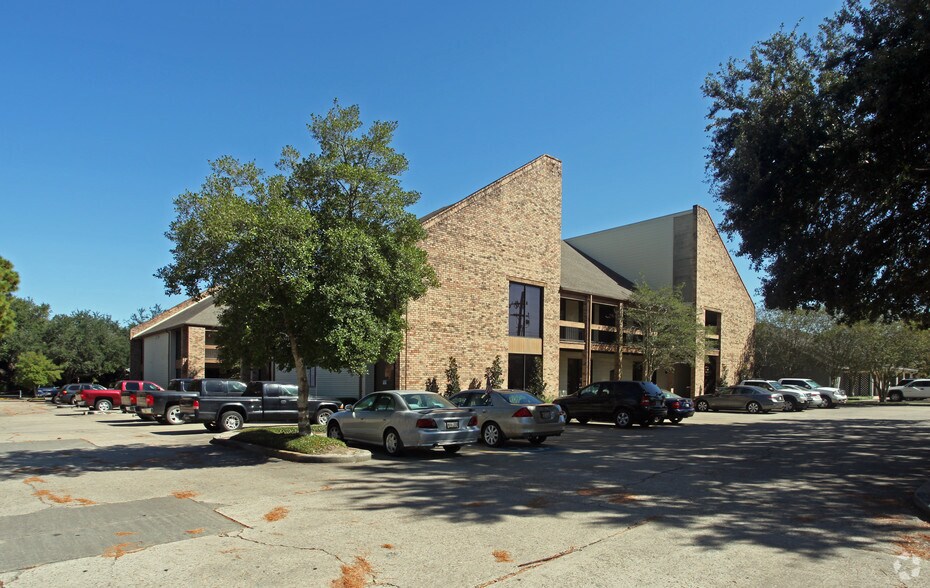 345 Doucet Rd, Lafayette, LA 70503