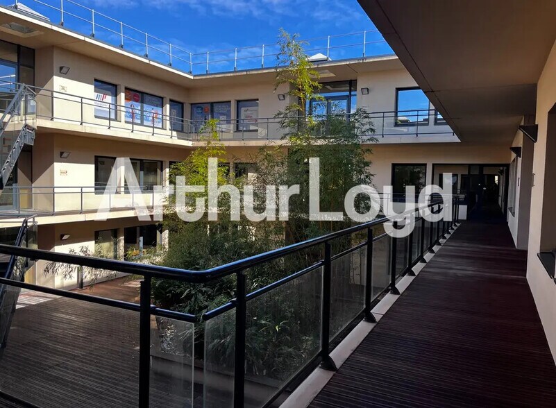 Office in Caen for lease - Building Photo - Image 1 of 2