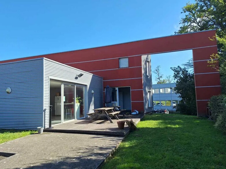 Office in Lormont for lease - Building Photo - Image 1 of 11