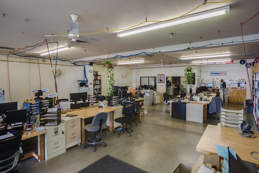 994 E 20th St, Chico, CA for sale - Interior Photo - Image 3 of 11