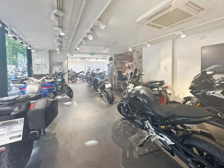 Retail in Paris for lease - Interior Photo - Image 3 of 9