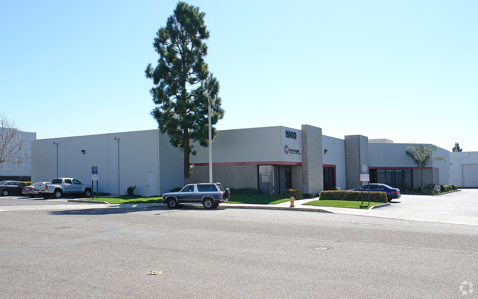 1980 E Petra Ln, Placentia, CA for lease - Primary Photo - Image 1 of 4