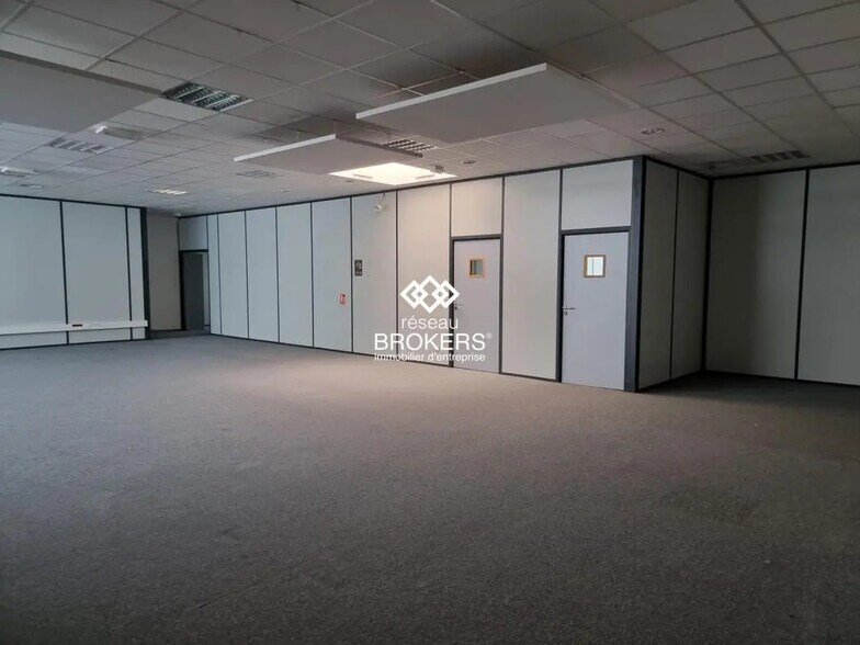 Office in Nîmes for lease - Interior Photo - Image 2 of 5