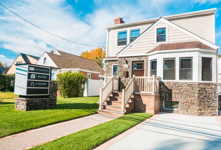 749 Front St, Hempstead, NY for sale - Primary Photo - Image 1 of 1