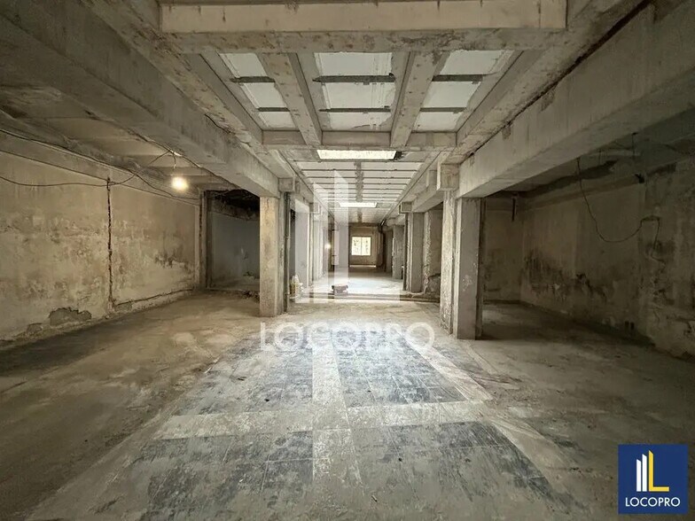 Retail in Cannes for lease - Interior Photo - Image 3 of 7