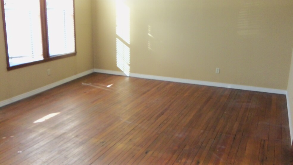 206 N Spring St, Tupelo, MS for lease - Interior Photo - Image 3 of 8