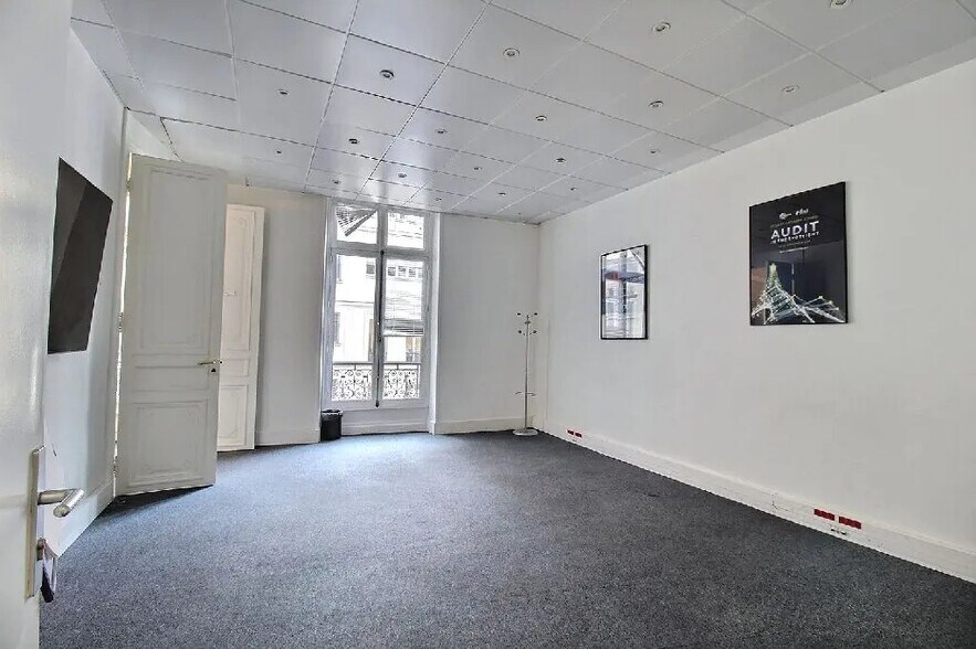Office in Paris for lease - Interior Photo - Image 3 of 8