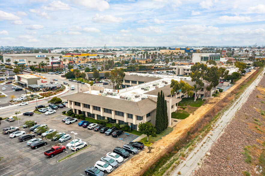 500 E Carson Plaza Dr, Carson, CA for lease - Building Photo - Image 3 of 7