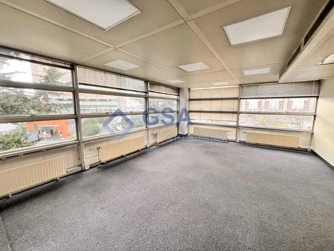 Office in Évry-Courcouronnes for lease Building Photo- Image 1 of 12