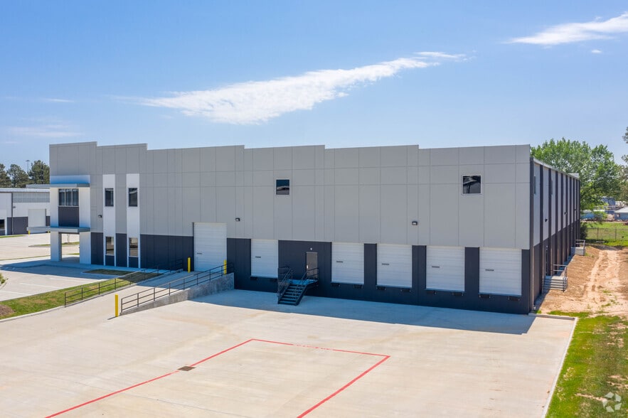 13939 Service Center Dr, Tomball, TX for sale - Building Photo - Image 2 of 4