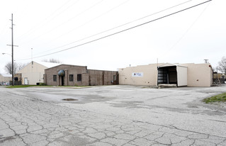 220 W Wayne St, Kendallville IN - Warehouse