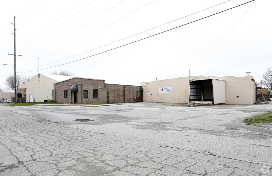 220 W Wayne St, Kendallville, IN for lease - Primary Photo - Image 1 of 29