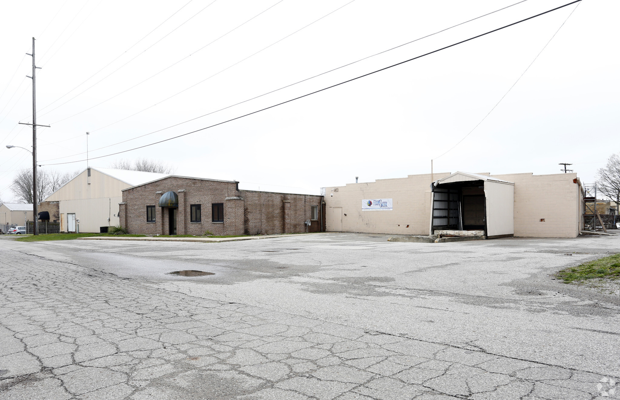 220 W Wayne St, Kendallville, IN for lease Primary Photo- Image 1 of 30