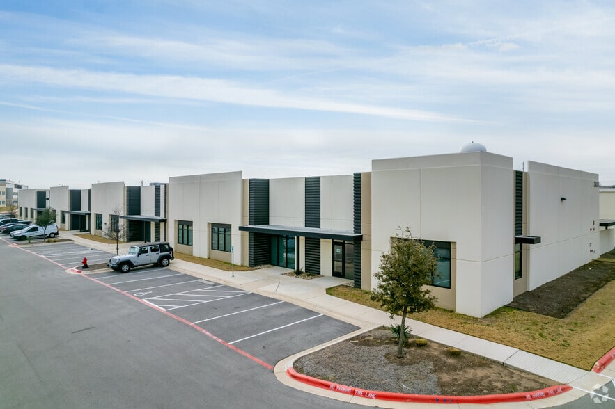 2301 Double Creek Dr, Round Rock, TX for lease - Primary Photo - Image 2 of 3