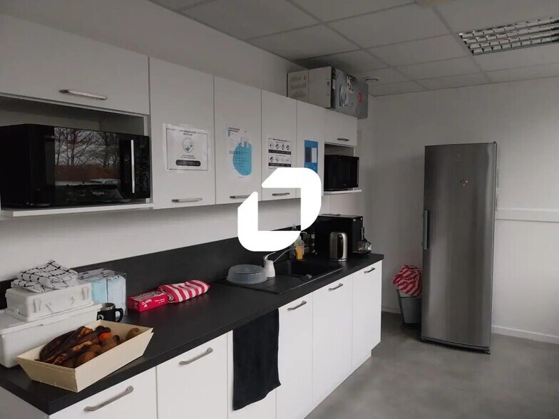 Office in Carquefou for lease - Interior Photo - Image 2 of 8