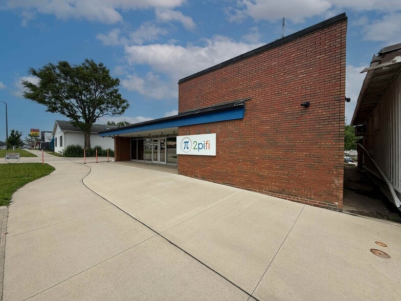 3223 1st Ave SE, Cedar Rapids, IA for sale - Building Photo - Image 3 of 18