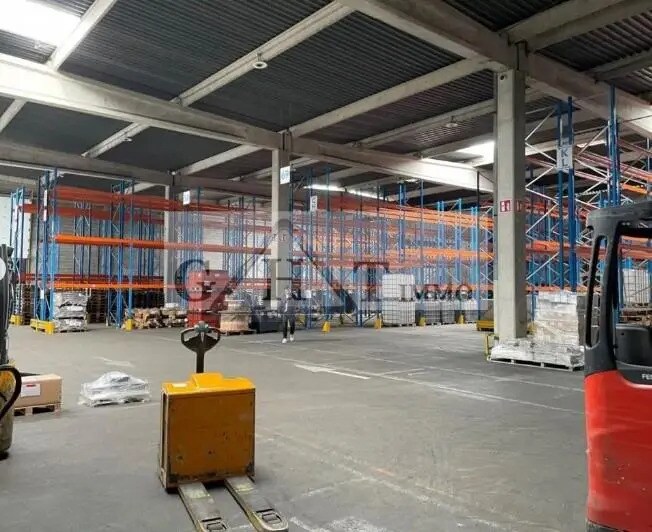 Industrial in Croissy-Beaubourg for sale - Interior Photo - Image 2 of 4